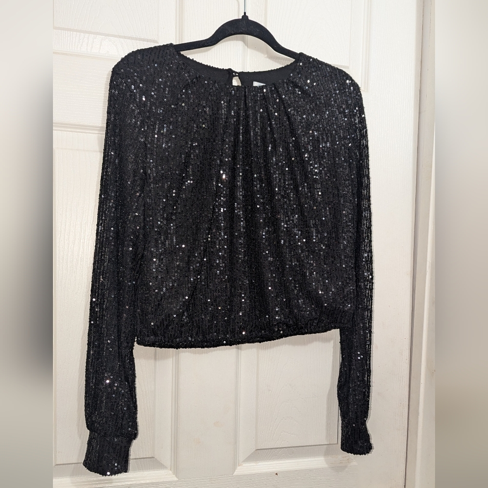 Beautiful sequin top!